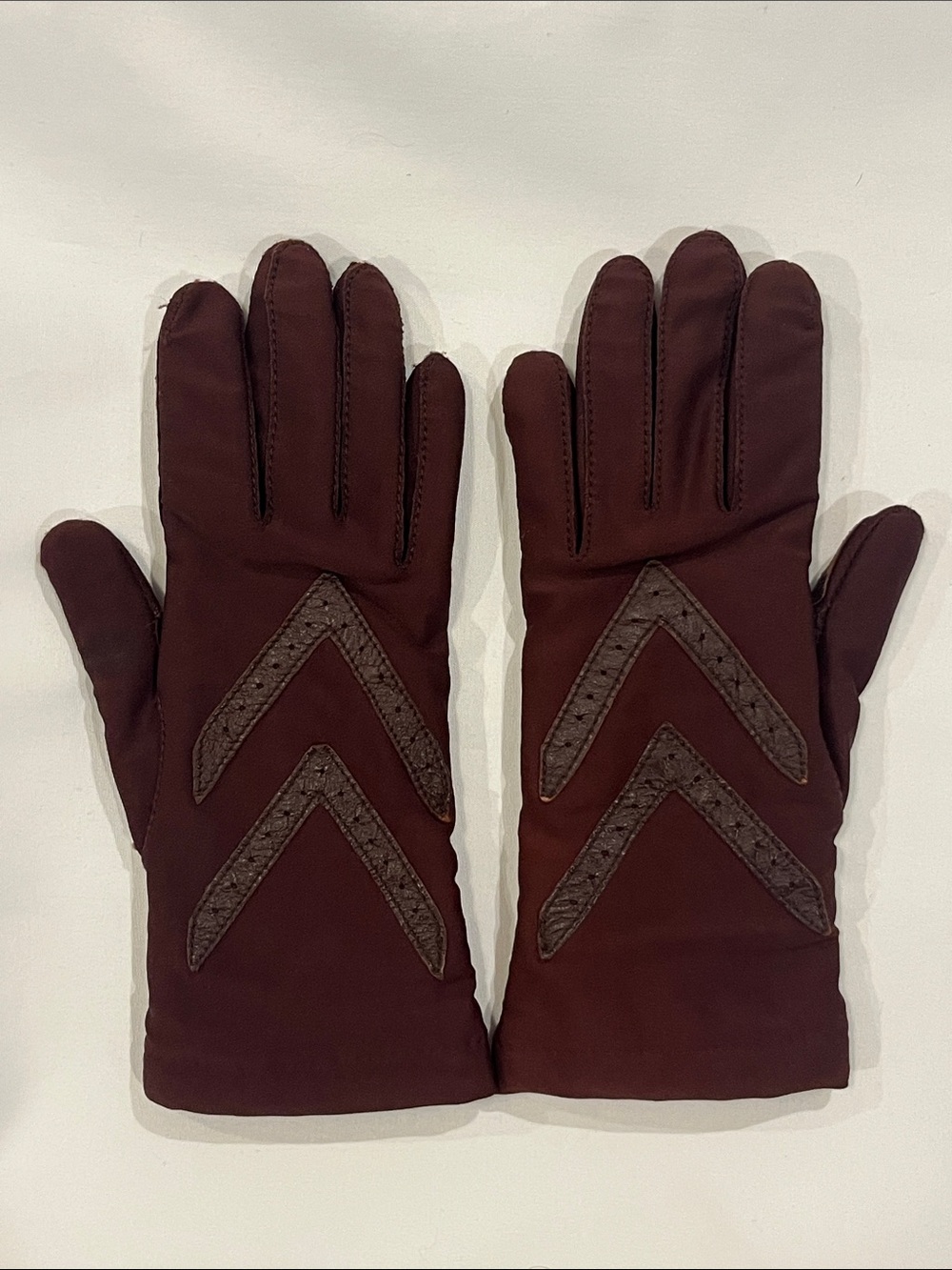Isotoner Warm Ups Burgundy Gloves Women's One Size by Aris